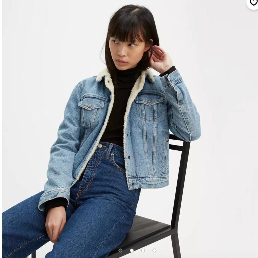 Levi's Original Sherpa Denim Trucker Jacket in "Divided blue" medium wash